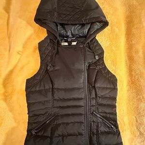 Blanc Noir Women's Black Hooded Puffer Vest